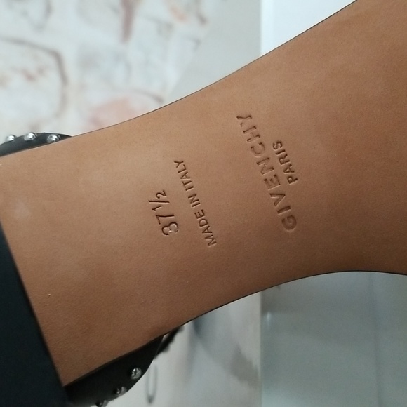 New Givenchy Elegant Studded Leather Sandals - Picture 9 of 12